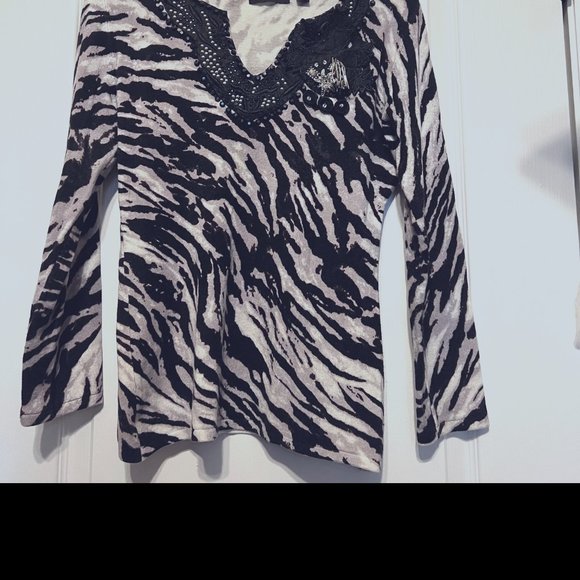 Motive-strechy sweater-zebra print-small-beaded-sequins - Picture 2 of 8